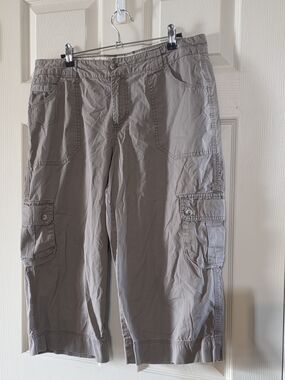 Columbia Women's Taupe Cargo Capris